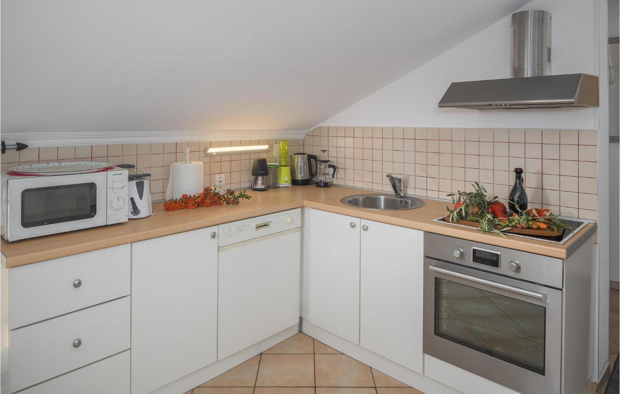 Gorgeous Apartment In Musalez With Kitchen Екстер'єр фото